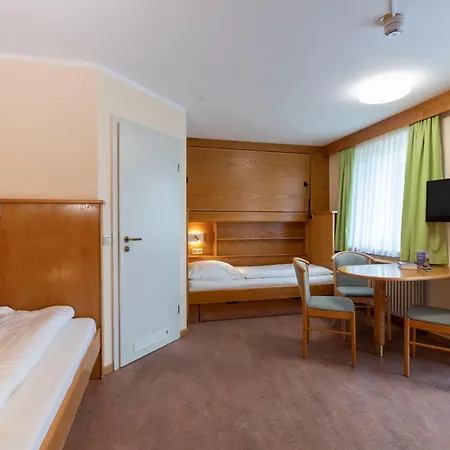 Haus Chiemgau - Kolping-familienhotel タイゼンドルフ