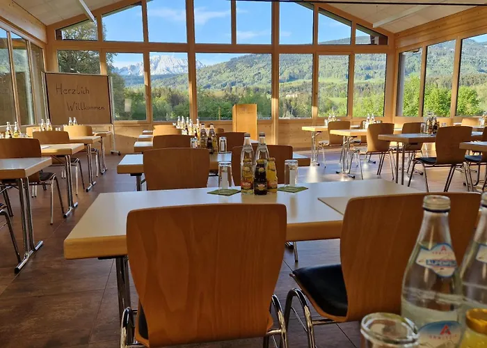 Haus Chiemgau - Kolping-familienhotel ホテル タイゼンドルフ